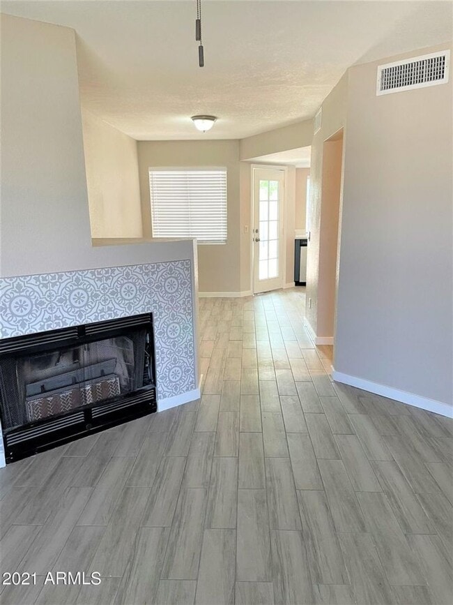 Foto del edificio - Remodeled 2 bed/1.5 bath townhome in the s...