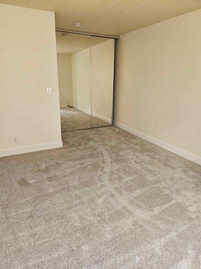 Foto del edificio - MOVE IN SPECIAL OFFERED! Remodeled 2 bedroom 1 bath condo in heart of Santa Clara