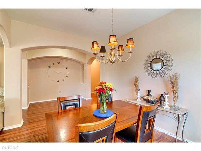 Building Photo - 1508 Uvalde Dr