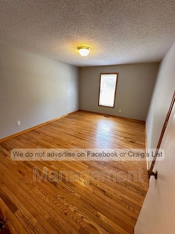 Building Photo - 413 Maple Ave