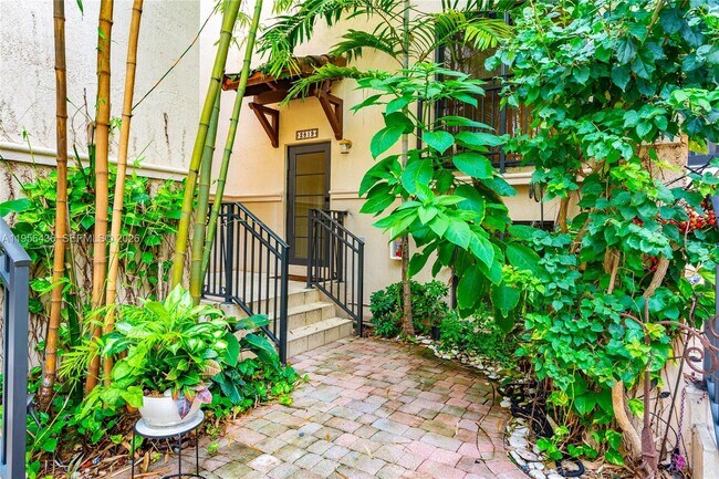 Foto del edificio - 2819 Coconut Ave