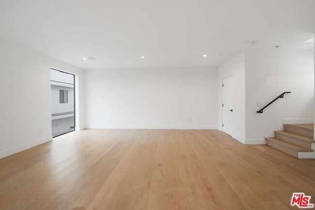Foto del edificio - 735 N Gramercy Pl