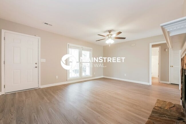 Building Photo - 3 Bedroom Pet-Friendly Home in Newnan, GA with Main Street Renewal