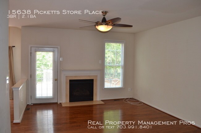 Foto del edificio - 15638 Picketts Store Pl