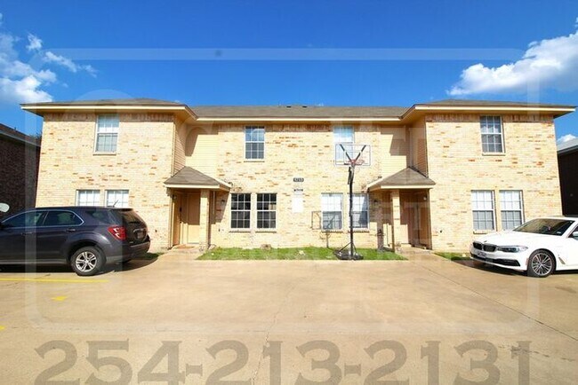 Foto del edificio - 5713 Redstone Dr