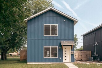 Building Photo - 228 S 59th Ave W