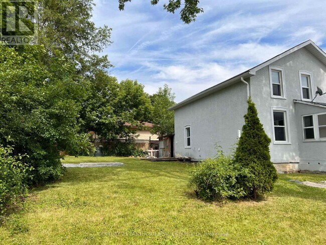 Photo du bâtiment - 409 Bleecker Ave