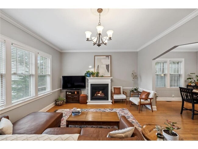Building Photo - 813 Kenwood Pkwy