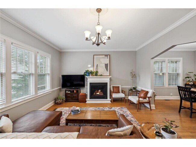 Foto del edificio - 813 Kenwood Pkwy