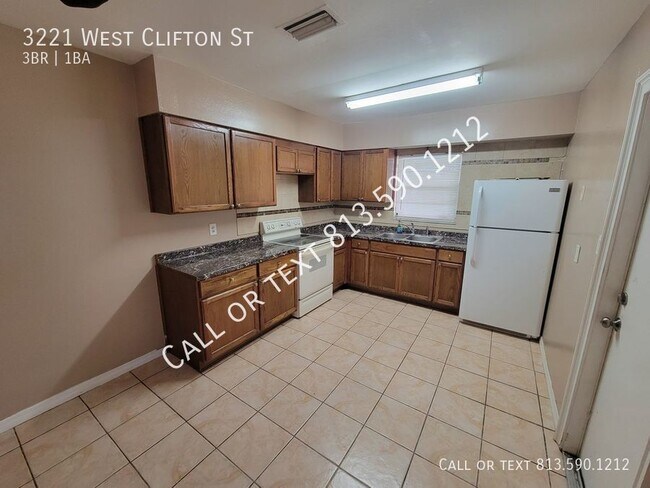 Building Photo - Spacious Tampa Home