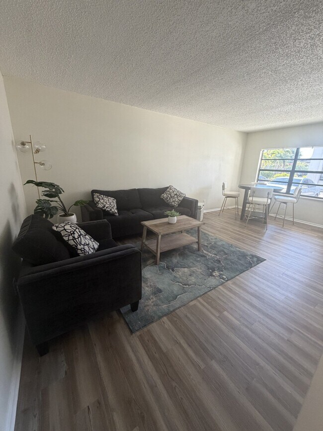 Foto del edificio - 4201 49th Street N