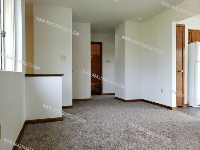 Building Photo - Spacious KCK Duplex-Showing SOON!!