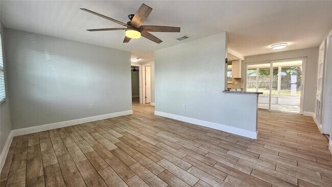 Foto del edificio - 6412 Pawling Ave