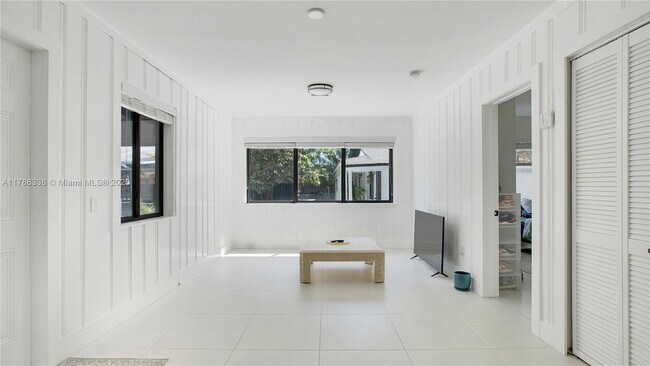 Foto del edificio - 1750 NE 144th St