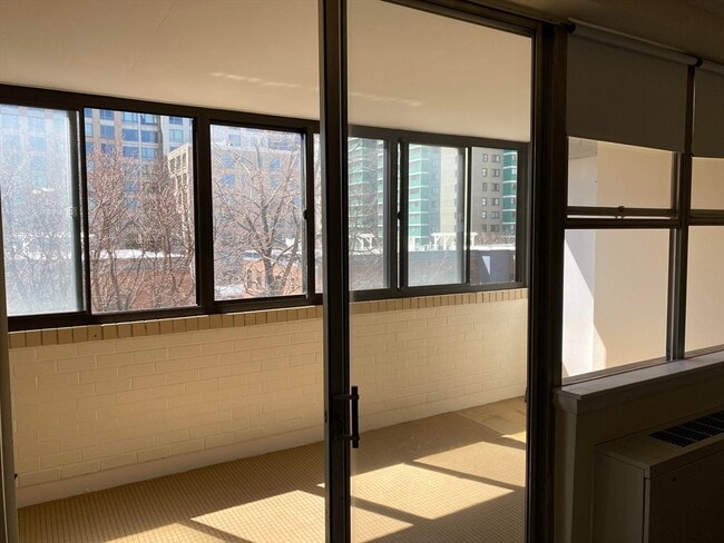 Foto del edificio - 8 Whittier Pl