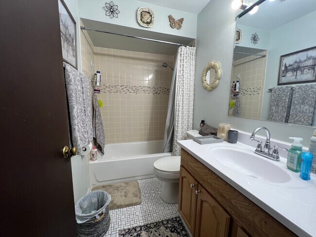 Bathroom - 755 S Dwyer Ave