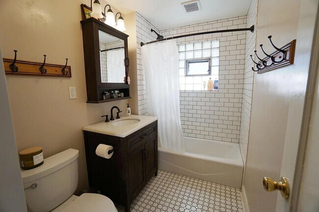 Foto del edificio - 2519 Ashland Ave