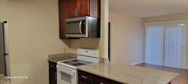 Building Photo - 407 Piccadilly Pl