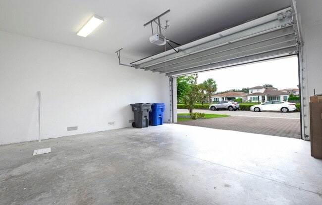 Building Photo - 5663 Brookfield Cir