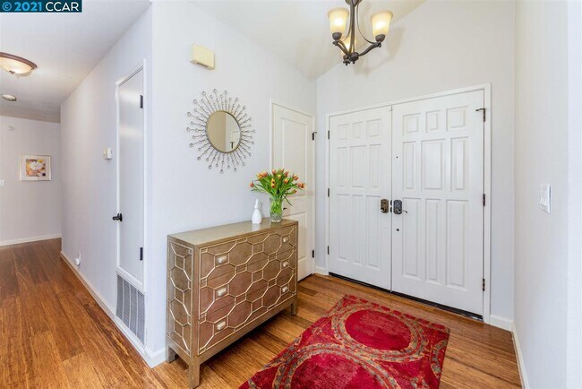 Building Photo - 130 Shoshone Ct