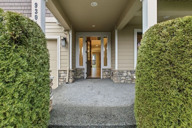 Building Photo - Gorgeous Kirkland Home w/2 car garage