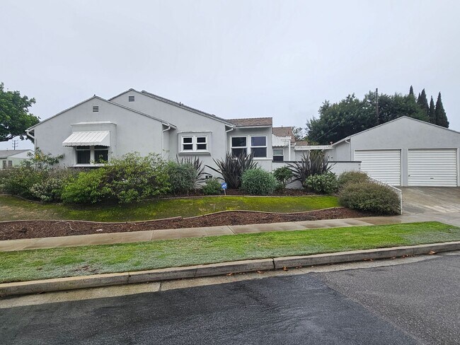 Photo - Flight Ave Apartment