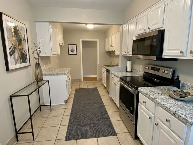 Foto del edificio - 3 bed, 1 bath in Colonial Acres near Quince and Colonial