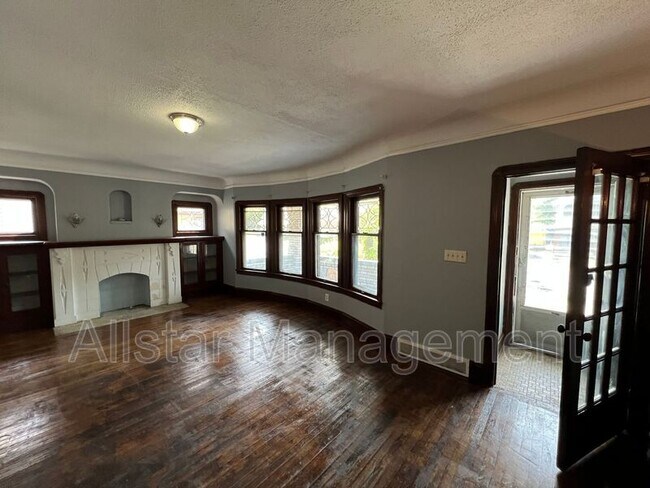 Building Photo - 3257 E 139th St