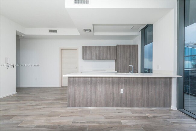 Building Photo - 801 S Miami Ave