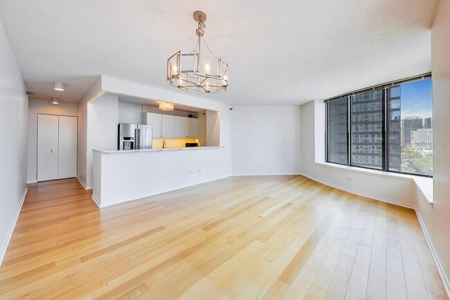 Building Photo - 400 N La Salle Dr