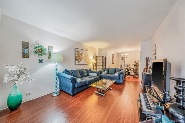 Foto del edificio - 61-25 97th St