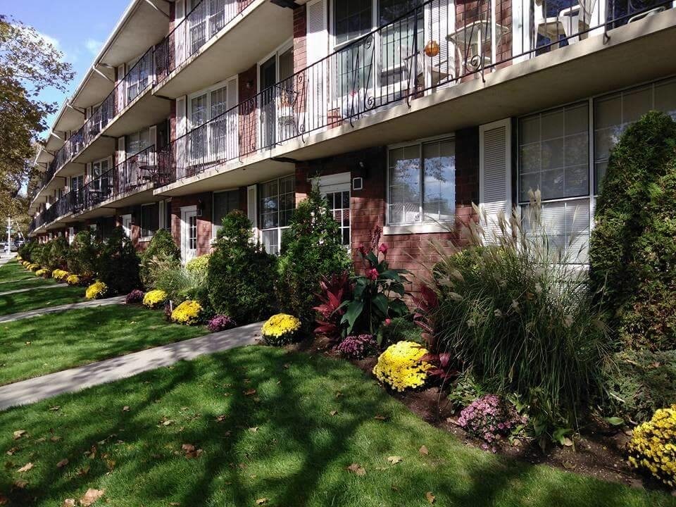 Primary Photo - 10113 Shore Rd