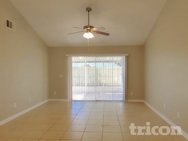 Building Photo - 1627 Chatham Cir