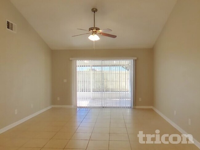 Foto del edificio - 1627 Chatham Cir