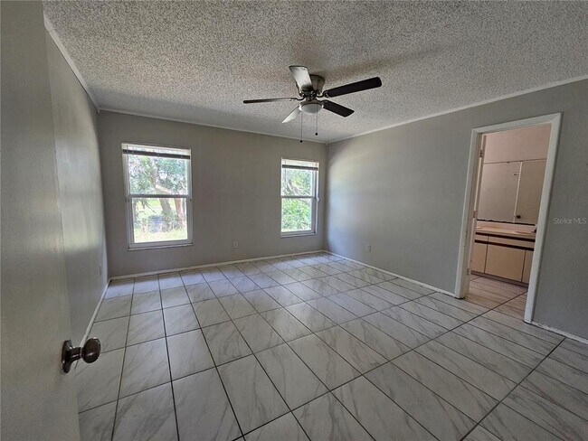 Foto del edificio - 6560 Whirlaway Cir