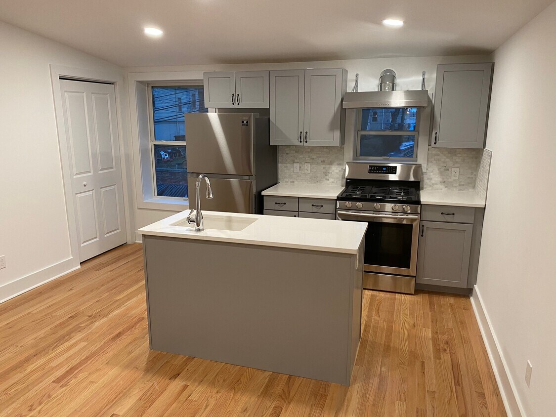 Foto principal - 84 S Washington St