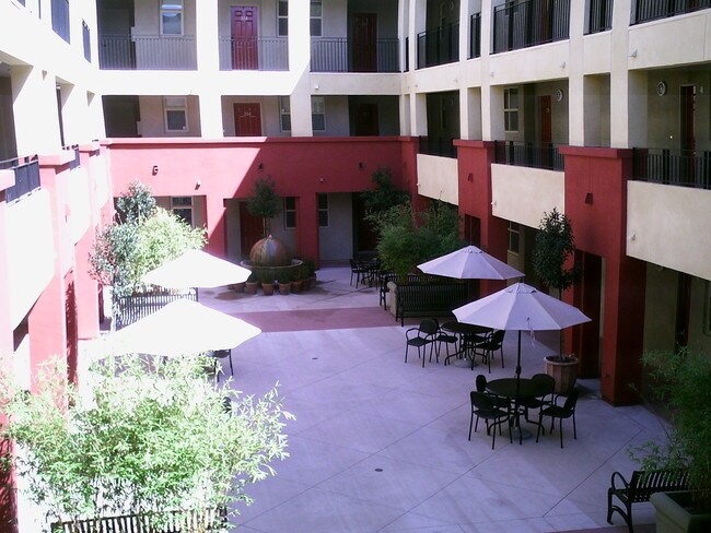 Courtyard - 2742 Cabrillo Ave