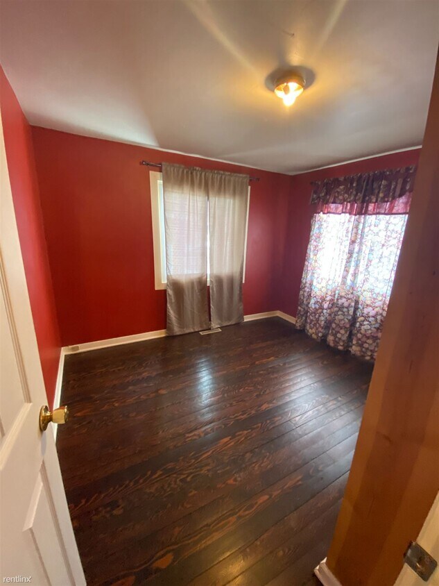 Building Photo - 2 br, 1 bath House - 208 S Maple St