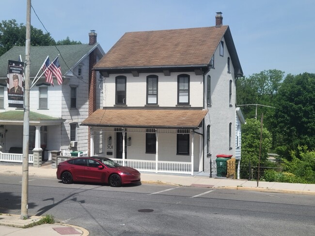 Building Photo - 301 N 1st St