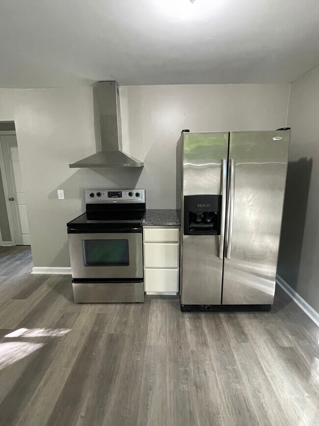 Kitchen - 1636 Rockford St