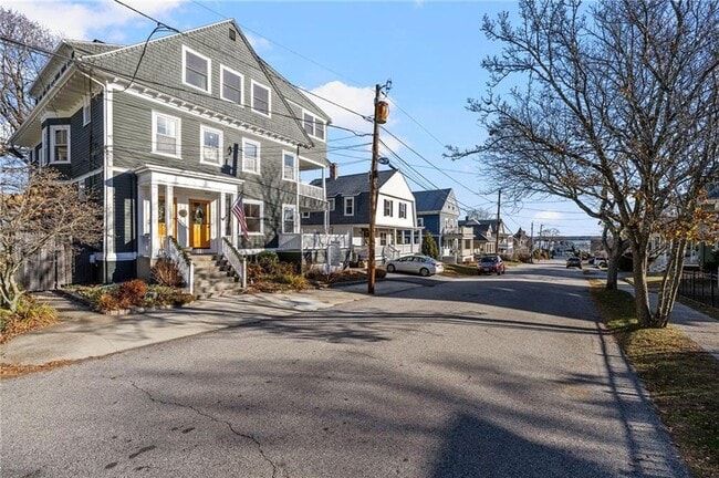 Building Photo - 73 Bayside Ave