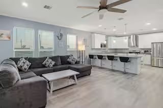 Foto del edificio - 305 Jettyview Rd