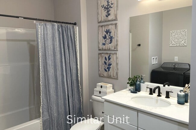 Building Photo - 303 Dunbar St