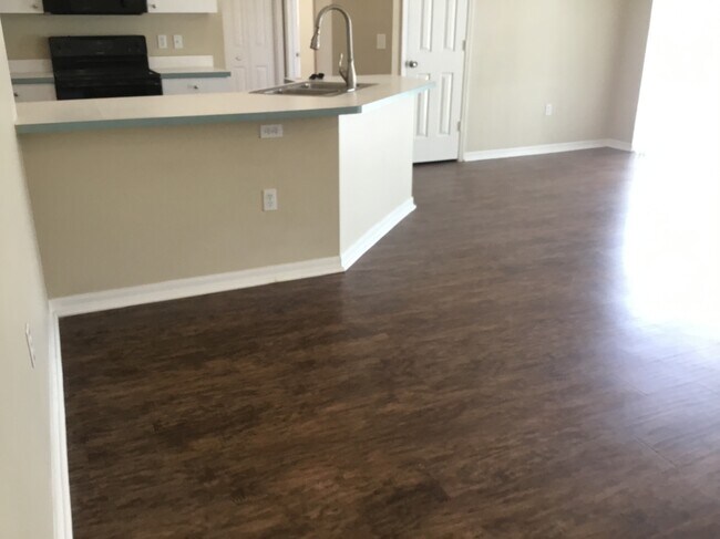 Building Photo - 10605 Juliano Dr