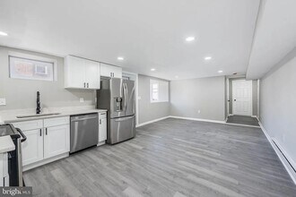 Building Photo - 3300 Ravenwood Ave