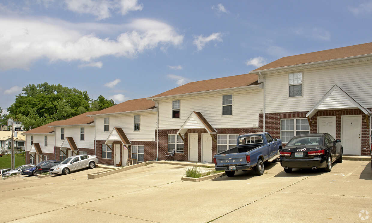 Primary Photo - 1819 Crader Dr