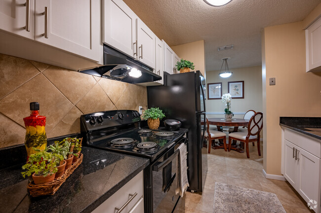 1BR, 1BA con comedor - 915SF - Cedar A3 - Cocina - The Park at Orvieto