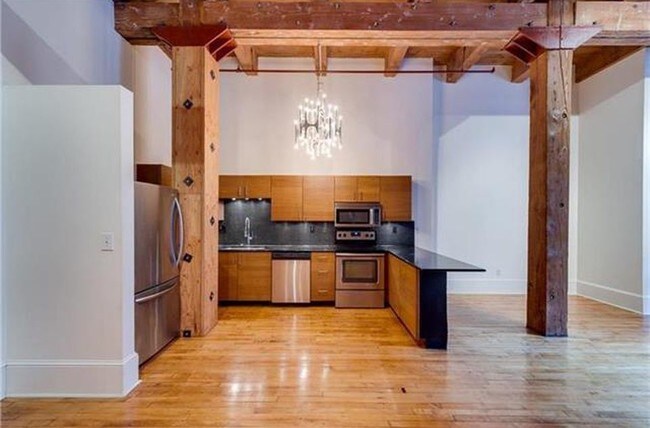 Foto del edificio - 306 W 7th St - Studio / Loft