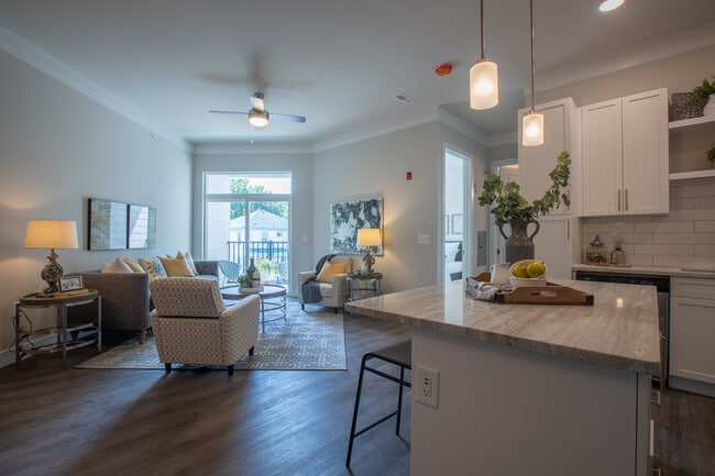 Building Photo - The Elle on Lockwood