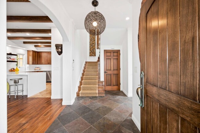Building Photo - 3840 Moana Way